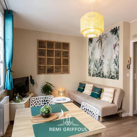 Emeraude Cozy Nest 3 Heart Of Historic District 2 Guests Apartment