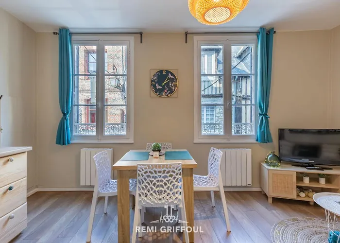 Emeraude Cozy Nest 3 Heart Of Historic District 2 Guests Apartment