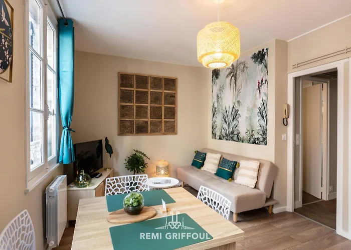 Emeraude Cozy Nest 3 Heart Of Historic District 2 Guests Apartment